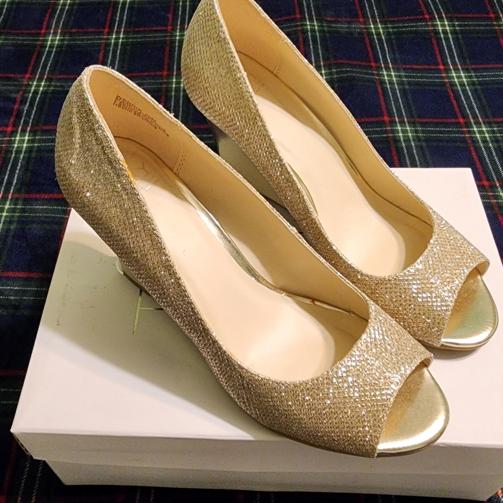 NWOT Simply Pelle - SIZE 7.5